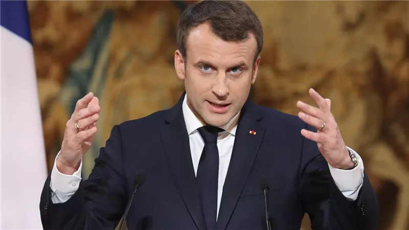 ما وراء زيارة الرئيس الفرنسي لإفريقيا اليوم الإثنين؟