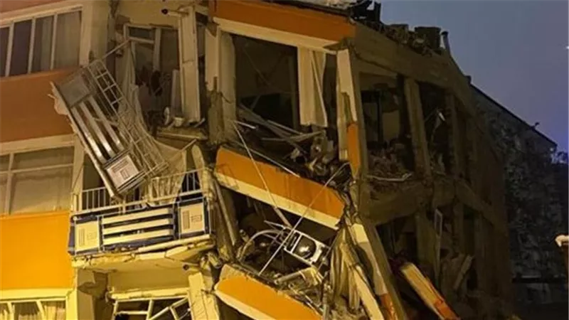 عاجل.. هزة أرضية جديدة داخل تركيا