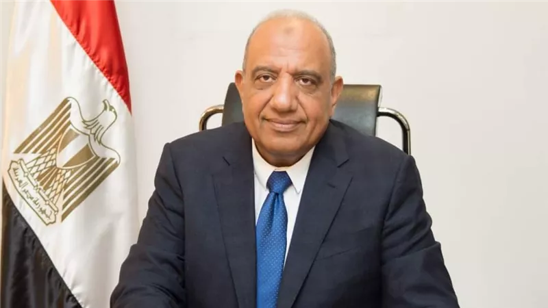 وزير قطاع الأعمال العام يراجع الموقف التنفيذي للمشروعات الجديدة في الصناعات الكيماوية