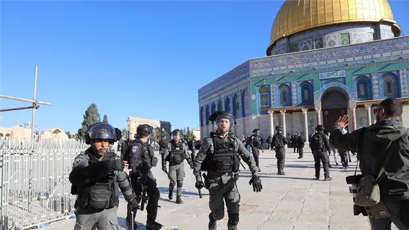 فلسطين.. مستوطنون يقتحمون مجددًا باحات الأقصى