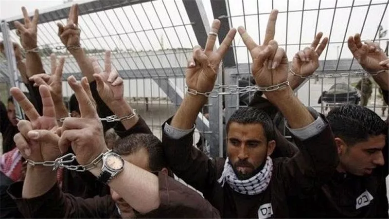 صحف مصر تسلط الضوء على دعم صمود الأسرى الفلسطينيين في السجون الإسرائيلية