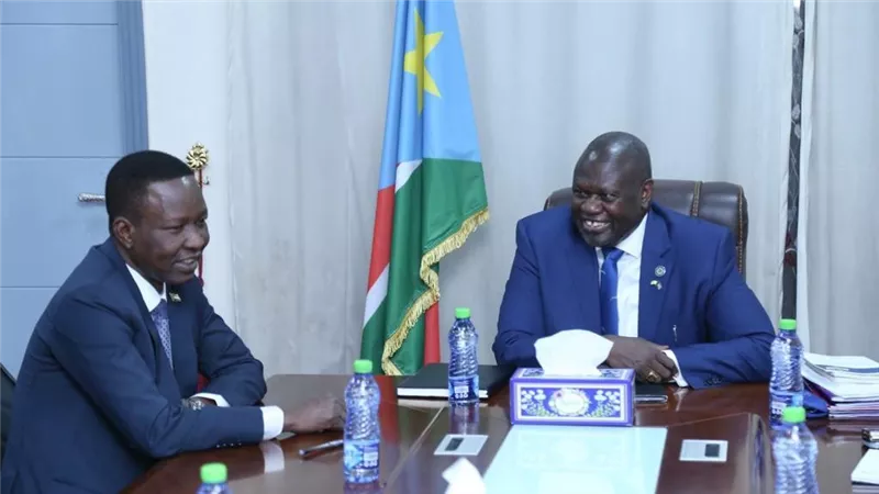 عضو مجلس السيادة السوداني يؤكد الحرص على إحلال السلام وتأمين الفرق الإغاثية
