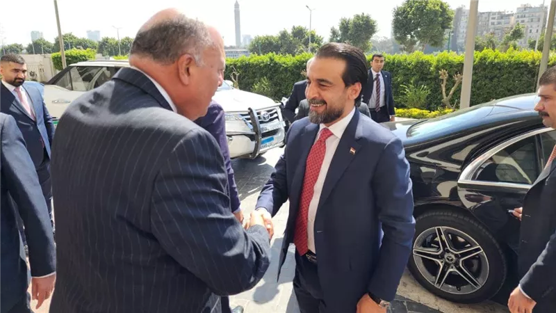 رئيس برلمان العراق يزور مصر ويلتقي وزير الخارجية 
