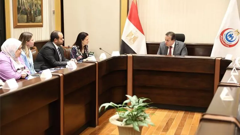 تعاون بين 
