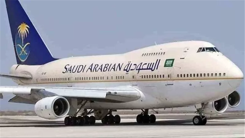 الخطوط السعودية تكشف كواليس ما حدث مع طاقم الطائرة المتضررة