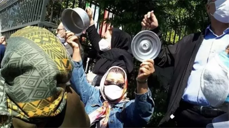 نهب حكومي لحقوق العمال في إيران.. القصة الكاملة