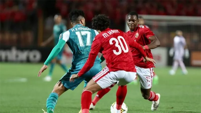 الأهلي يتفوق على الرجاء بهدف رائع في شوط أول مثير بدوري الأبطال