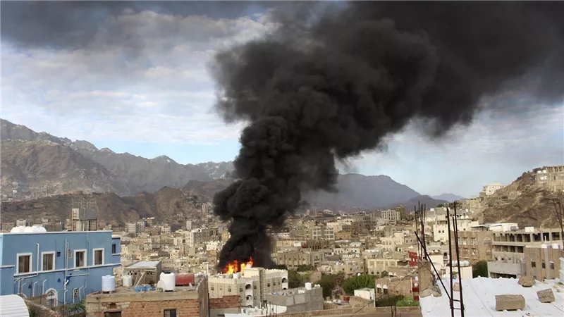 القوات اليمنية: مقتل وإصابة 378 حوثيا في مواجهات وغارات جوية في تعز