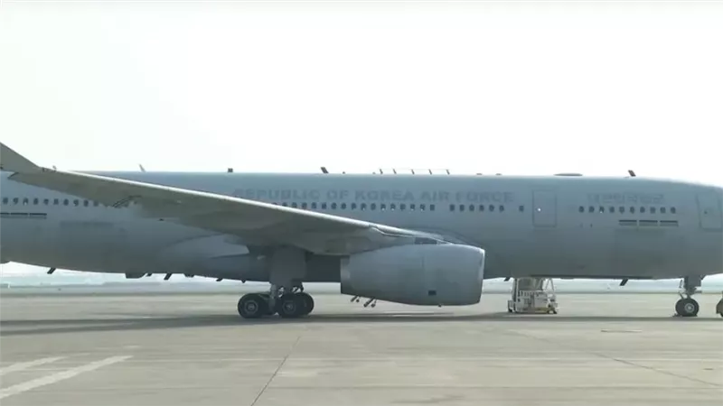 إيقاف الإضراب في مطار باريس غدًا بعد اتفاق على صرف مكافأت للعمال