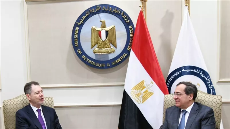 مصر.. وزير البترول يعقد مباحثات مع سفير إسبانيا بالقاهرة