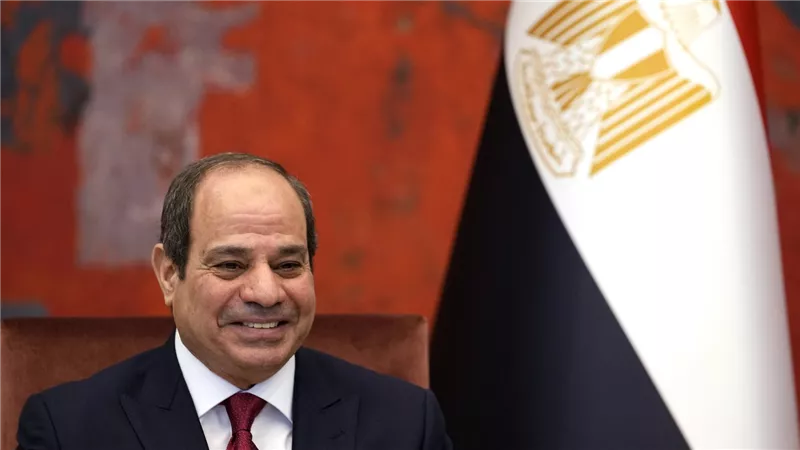 صحف مصر تبرز توجيهات السيسي الأخيرة بشأن العمالة غير المنتظمة