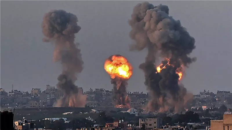 فلسطين.. قوات الاحتلال تجدد قصف قطاع غزة