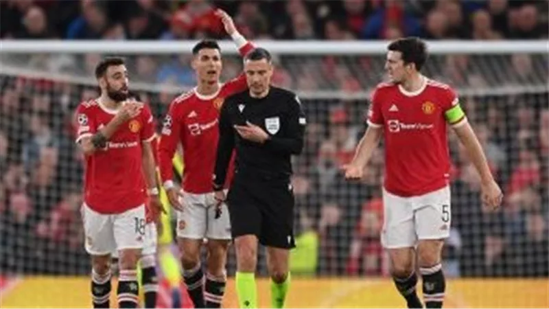 ملعب مباراة مانشستر يونايتد ضد تشيلسي في الدوري الإنجليزي الممتاز 2023.. ومعلق اللقاء