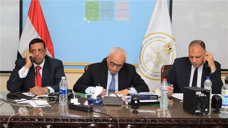 وزير التربية والتعليم يتابع امتحانات الثانوية العامة من خلال غرفة العمليات المركزية بالوزارة