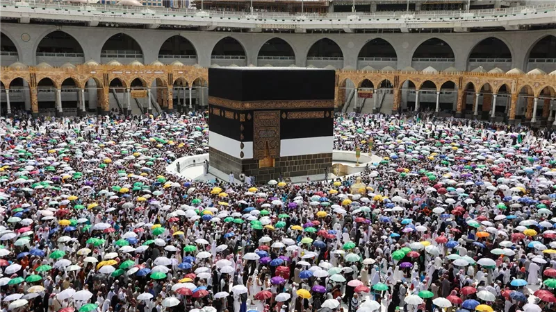 السعودية.. أمانة العاصمة المقدسة تجند 1175 عاملًا وفنيًا في مجال الإصحاح البيئي خلال موسم الحج