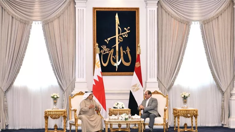 الرئيس السيسي يستقبل عاهل البحرين في مدينة العلمين الجديدة