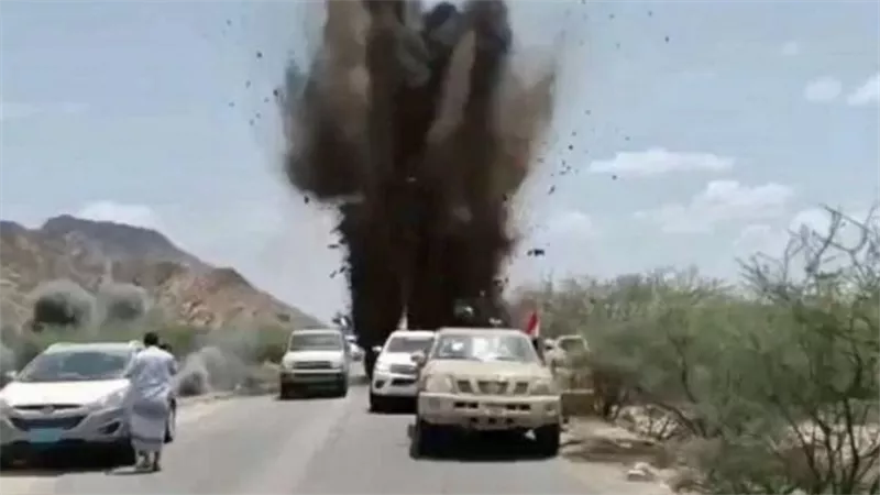 السلطات الإيطالية تفجر قنبلة من مخلفات الحرب العالمية الثانية 