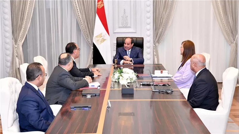 الرئيس السيسي يتابع تنفيذ مشروعات قطاع النقل على مستوى الجمهورية
