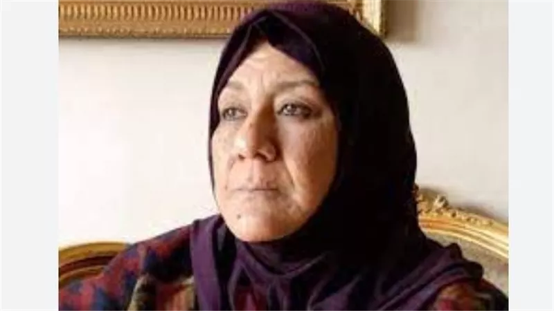  بعد إعلانها عن نيتها بيع مكتبتها الشخصية.. كيف أثارت 