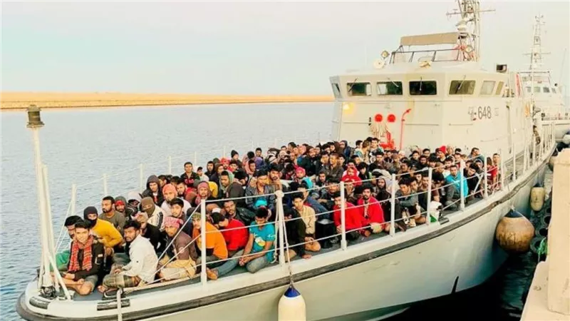 البحرية الليبية تنقذ 149 مهاجرًا غير شرعي