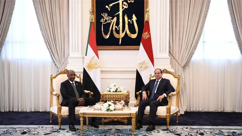 البرهان يُوجه اتهامات نارية للدعم السريع ويكشف حقيقة سيطرة الإخوان على الجيش السوداني