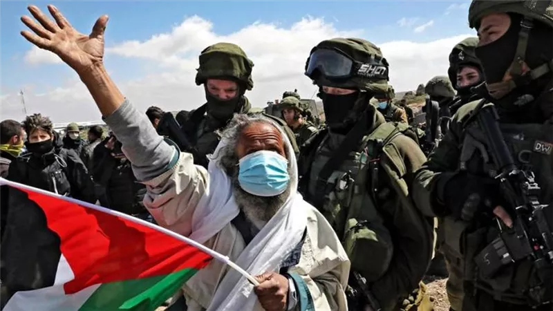 مسؤول فلسطيني يدعو حكومة الاحتلال لوقف جرائم الاعتداء على المعتقلين الفلسطينيين
