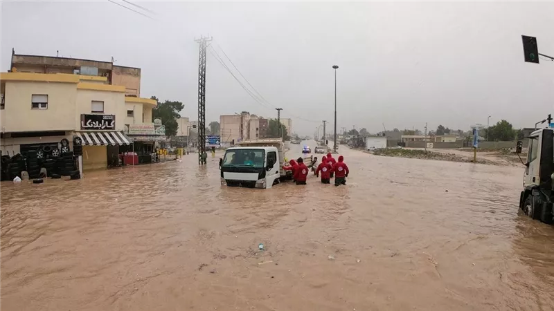 خسائر بشرية ومادية جراء إعصار يضرب ليبيا حاليًا