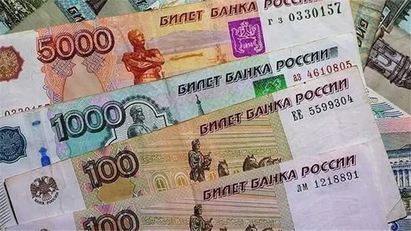 سعر الروبل الروسي أمام الجنيه المصري في تعاملات اليوم الخميس 12_10_2023