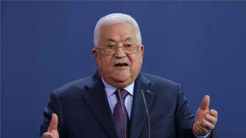 أبو مازن يجري مباحثات هاتفية مع رئيس فنزويلا بشأن الأوضاع في غزة