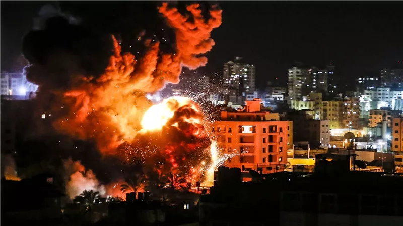 بأسلحة محرمة وقص فالمدنيين.. كيف ارتكب الاحتلال الإسرائيلي جرائم حرب يعاقب عليها القانون الدولي؟