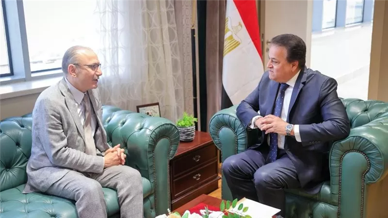 وزيرا الصحة المصري والتركي ينسقان تعاونهما لإيصال الإغاثات الطبية لأهالي غزة