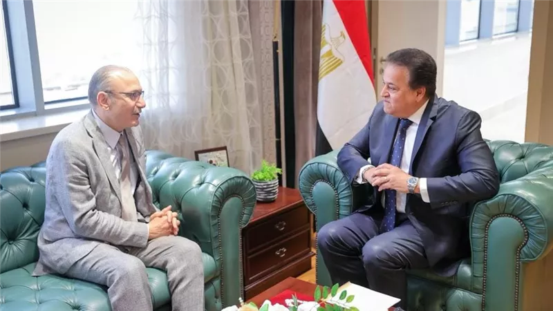 مصر.. وزير الصحة يلتقي السفير التركي لدى مصر لبحث سبل التعاون لإيصال الإغاثات الطبية لأهالي غزة