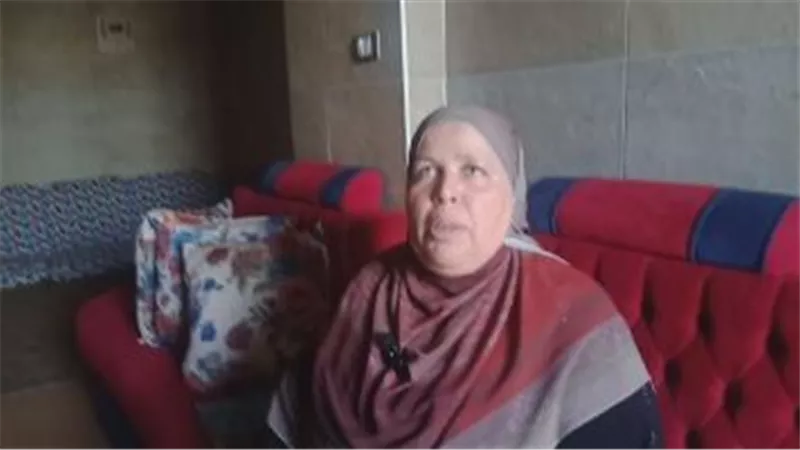 ثمنهم مليون جنيه.. سيدة مصرية تتبرع بـ 400 جرام ذهب لصالح أهالي قطاع غزة 