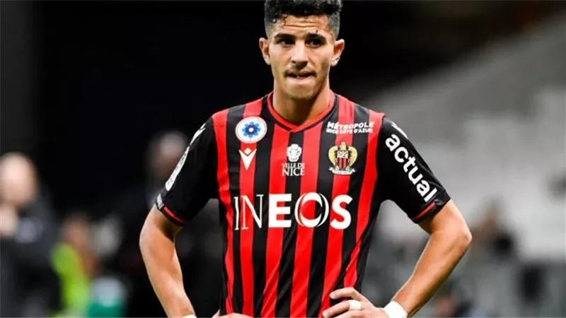 سبع مباريات.. إيقاف يوسف عطال لاعب نيس بسبب دعمه لـ