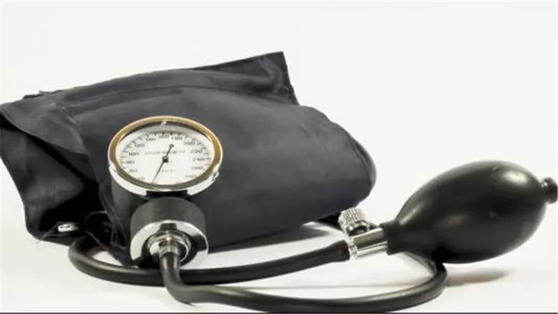 أسباب هبوط الضغط.. احذر الجفاف