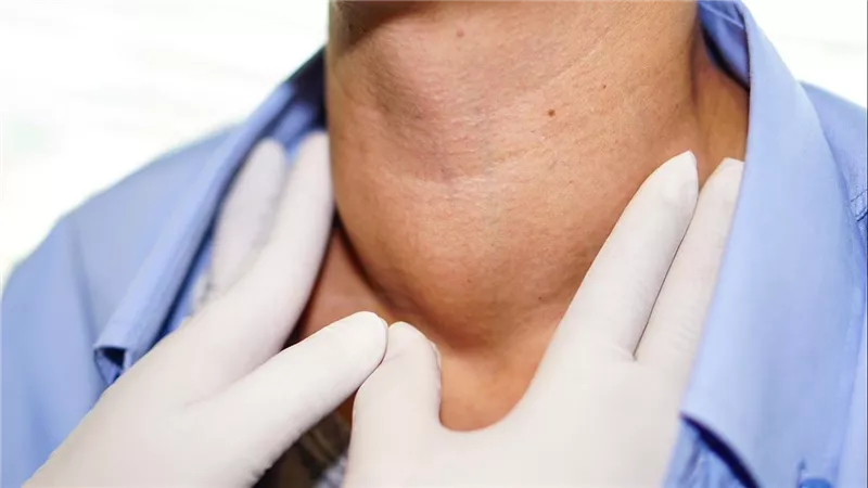علاج بحة الصوت.. توقف عن التدخين وارح حنجرتك
