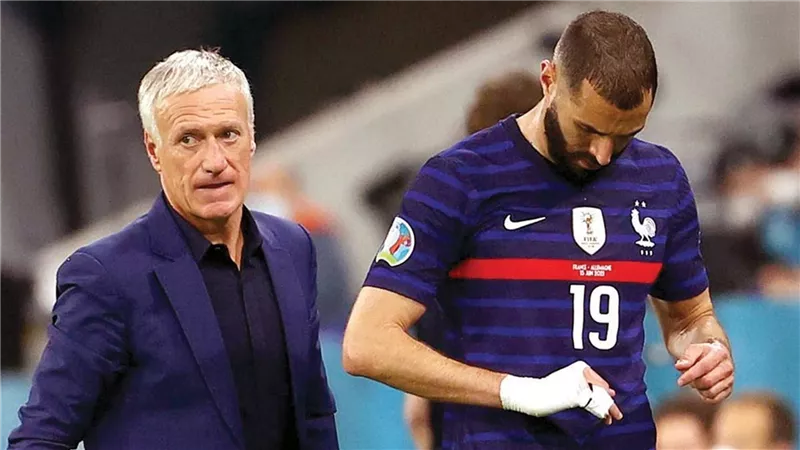 بسبب كريم بنزيما.. ديشامب يخضع للتحقيق أمام البرلمان الفرنسي