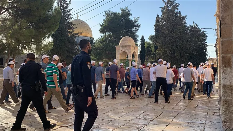 373 مستوطنا يقتحمون باحات المسجد الأقصى بحماية شرطة الاحتلال