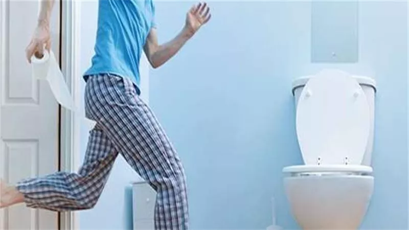  عادات خاطئة ترتكبها عند استخدام المرحاض تسبب مشكلات صحية كبيرة.. ما هي؟