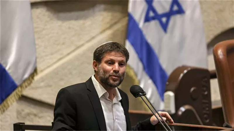 حزب وزير المالية الإسرائيلي ينتقد صفقة الإفراج عن الرهائن ويدعو لاستمرار الحرب
