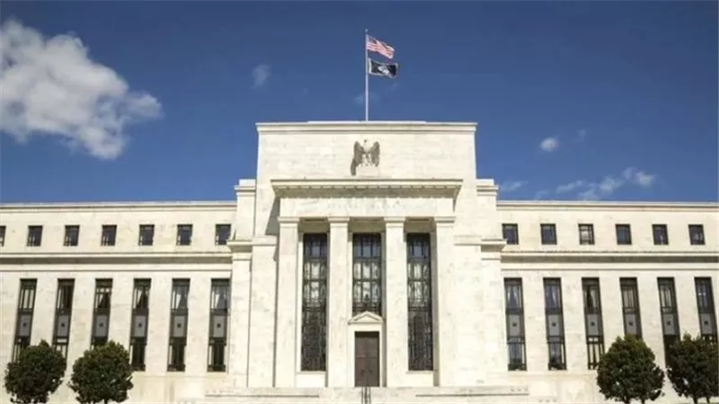 الفيدرالي الأمريكي يقرر تثبيت أسعار الفائدة