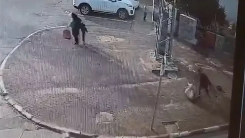 شاهد.. استشهاد سيدة فلسطينية حامل بطعنات على يد مستوطن إسرائيلي (فيديو)