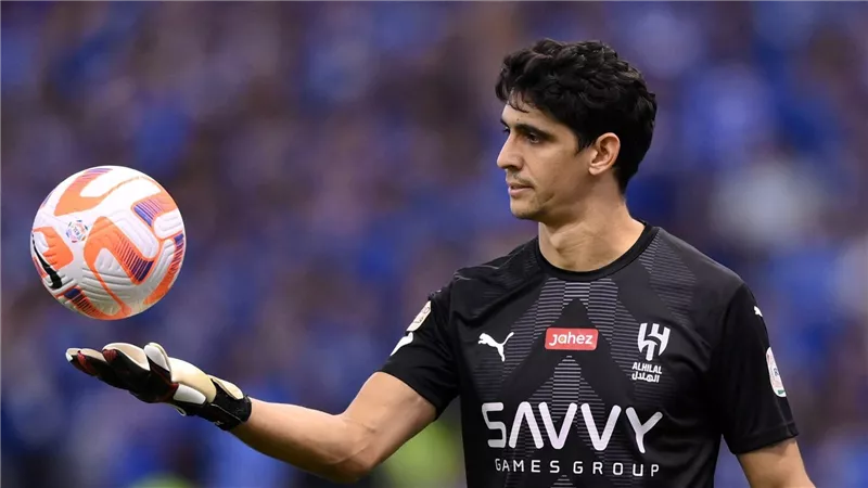 بعد إصابته مع المغرب.. هل يغيب ياسين بونو عن مواجهة الهلال والعين؟