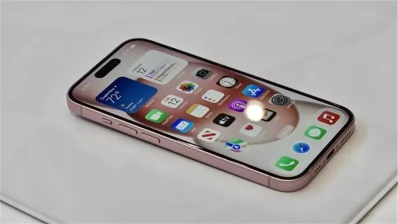  الطرق التي يمكن استخدامها لتنظيف شاشة الهاتف phone
