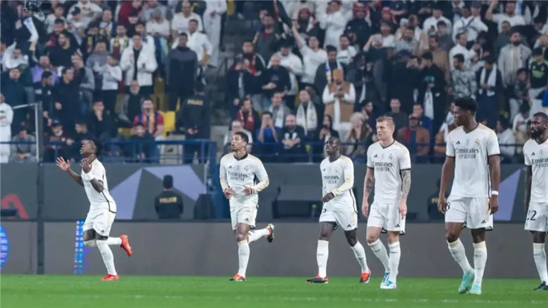 للمرة 13 في تاريخه.. ريال مدريد يكتسح برشلونة ويتوج بطلا للسوبر الإسباني 