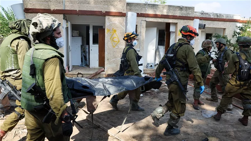 انفجار مدفع في جنود الاحتلال خلال إطلاق قذيفة على غزة