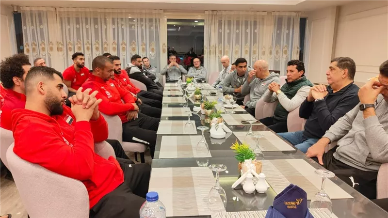 وزير الرياضة يحفز لاعبى منتخب اليد قبل مواجهة الجزائر فى نهائى إفريقيا غدا
