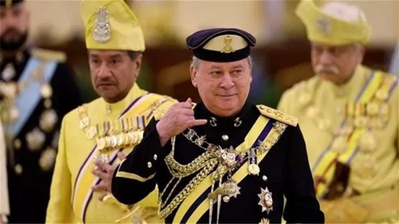  السلطان إبراهيم إسكندر يؤدي اليمين الدستورية ملكًا لماليزيا