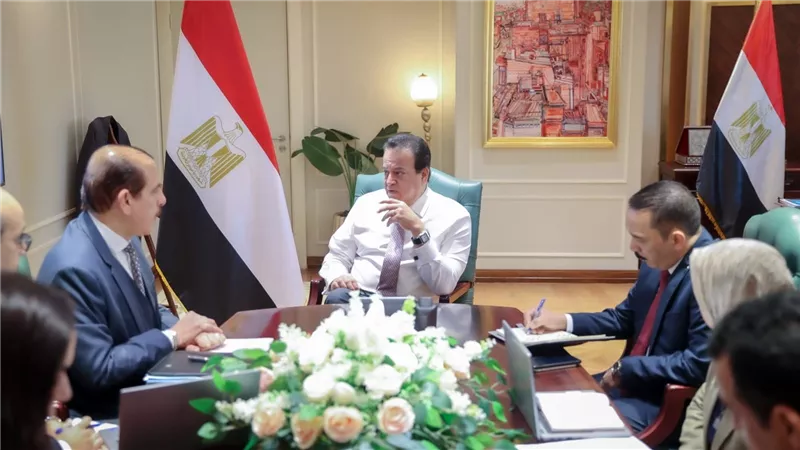 وزير الصحة يوجه بتكثيف الإجراءات الوقائية للاكتشاف المبكر ومنع دخول أي أمراض معدية من الخارج
