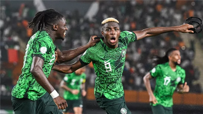 نيجيريا إلى نهائي ملحق إفريقيا المؤهل لكأس العالم بفوز مثير على الجابون
